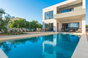 Aqua Retreat — Luxury villa for rent in San Lawrenz